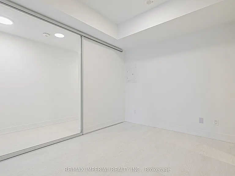 308 Jarvis St #305 — Photo 19