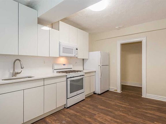 4th image of 340 Fairmount Ave APT C7