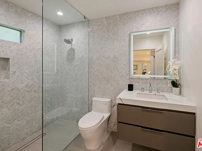 602 N Whittier Dr — Photo 31