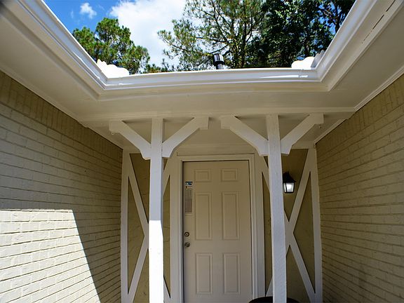 Welcome home to 1621 Sheffield Drive!