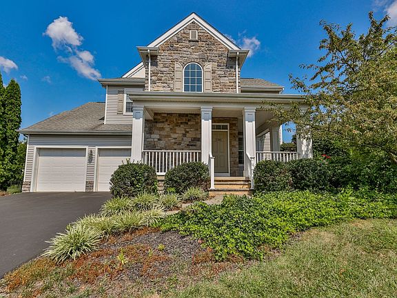 3rd image of 2744 Meadow Lane Dr