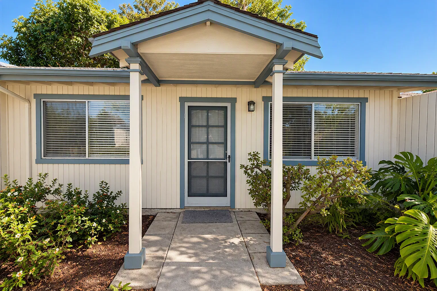 917 E Gutierrez St — Photo 1