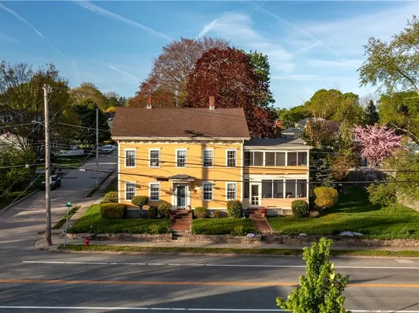137 1st Ave, East Greenwich, RI 02818