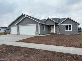 5325 N Amethyst Dr, Appleton, WI 54913