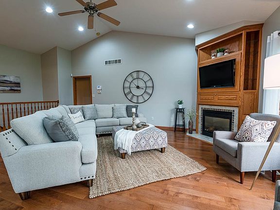 2nd image of 4028 Pheasant Dr