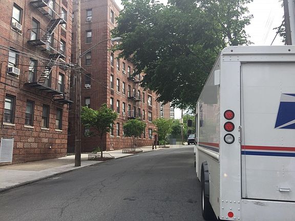 5th image of 3099 Heath Ave
