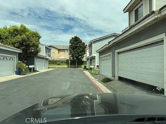 3 bed, 2.5 bath, 1358 sqft, $3,000 — Photo 3