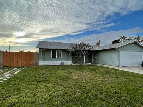 3rd image of 11271 S Espanita St
