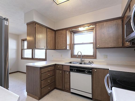 4th image of 1415 Meadow Dale Dr