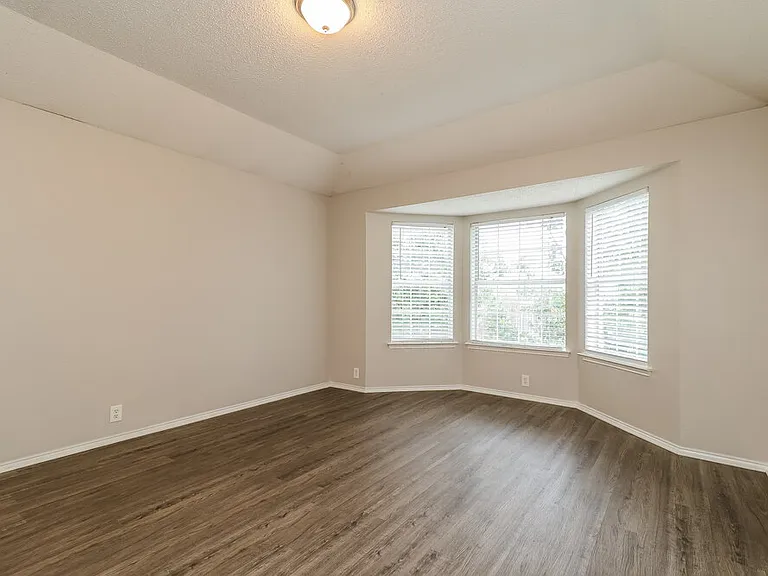 3336 Raleigh Dr — Photo 14