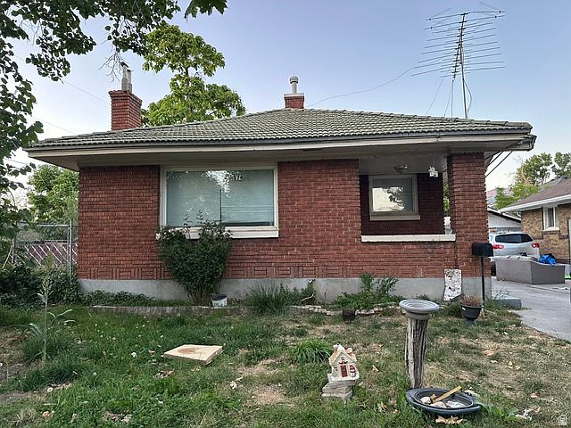 1st image of 574 E 32nd St S