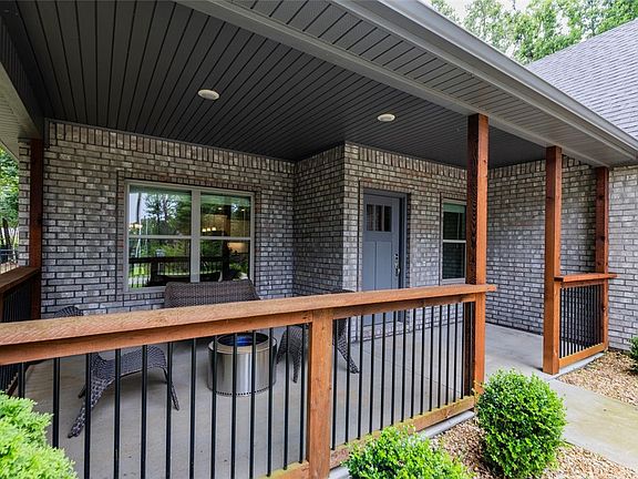 3rd image of 1 Rountree Cir
