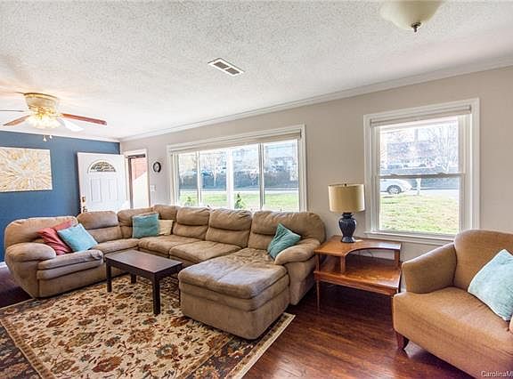 4th image of 803 Oakdale Dr #1