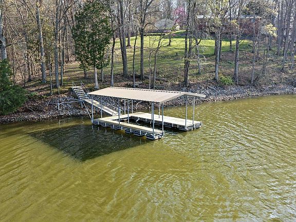5th image of 81 Beech Point Dr