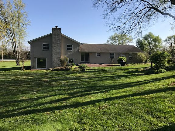 2nd image of 417 Nichols Ln