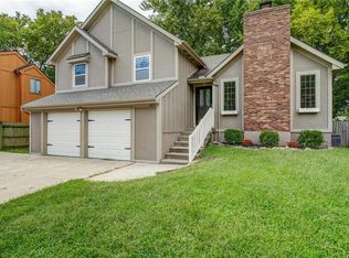 1005 N Sunset Dr, Olathe, KS 66061