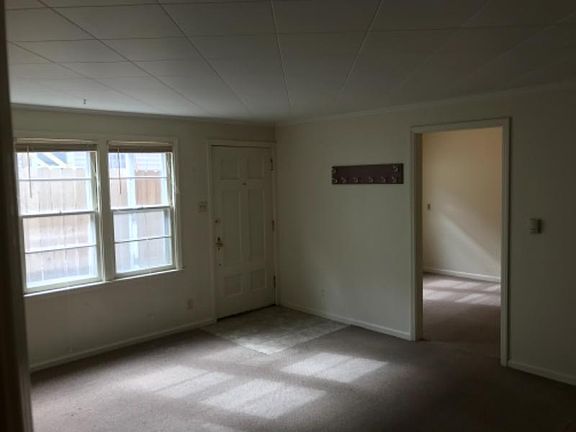 4th image of 402 S Kimball St