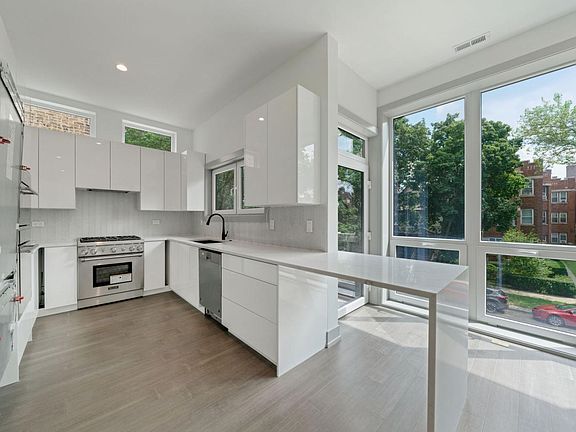 3rd image of 1328 W Carmen Ave #Penthouse