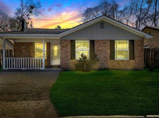 8 Base Dr, Savannah, GA 31406