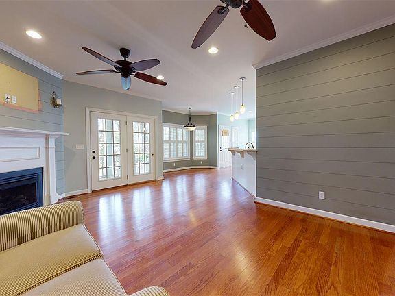 3rd image of 114 Florence Ave