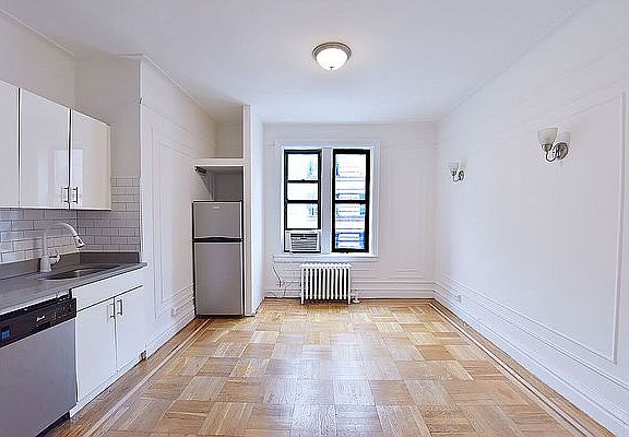 2nd image of 98 Cooper St #3C