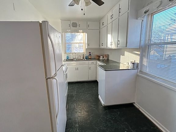 4th image of 1063 Pritz Ave