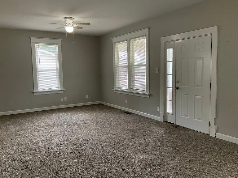 222 S Center St — Photo 2