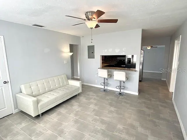 3 bed, 1.5 bath, 1345 sqft, $2,600 — Photo 4
