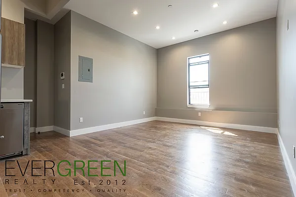 Rented by ERNY LLC | media 7