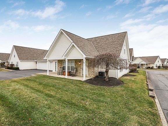 3rd image of 7904 Meadowlark Ln S