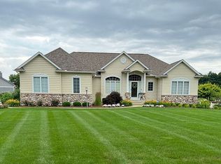 24271 Seaside Ct, Edwardsburg, MI 49112