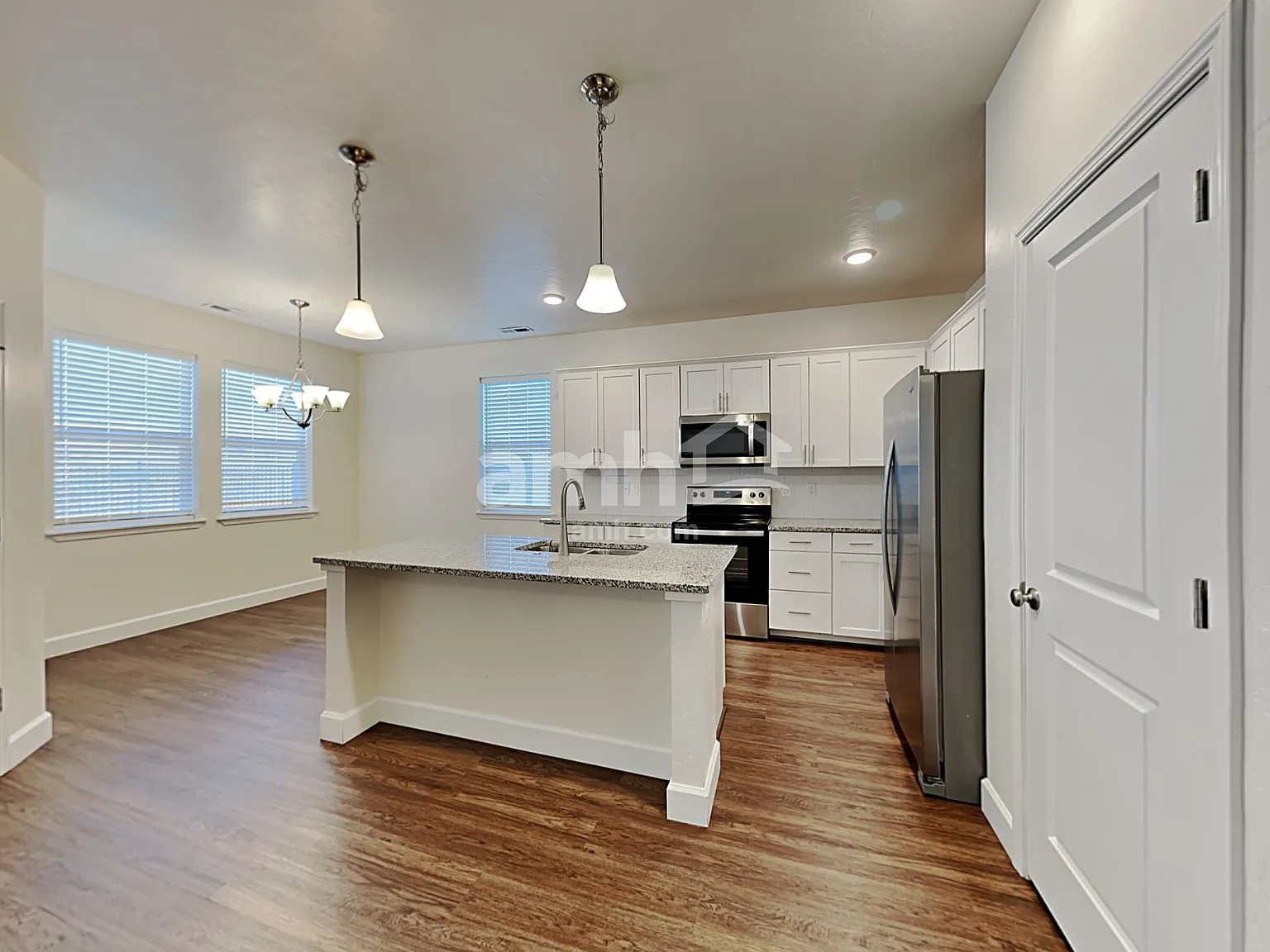 4 bed, 3.0 bath, 2094 sqft, $2,880 — Photo 4