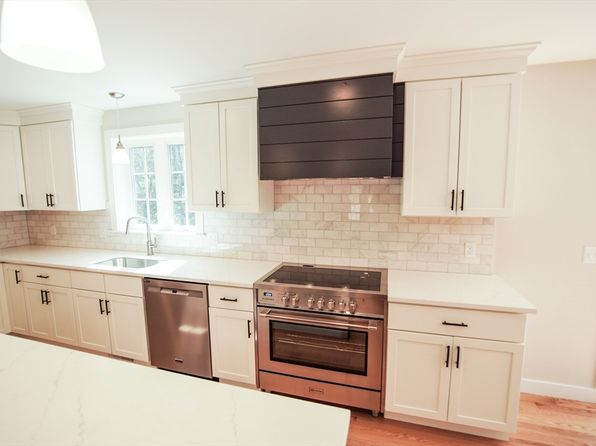 86 Howland Rd, Lakeville, MA 02347