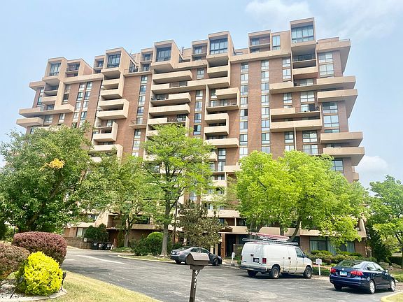 2nd image of 465 W Dominion Dr Unit 1204