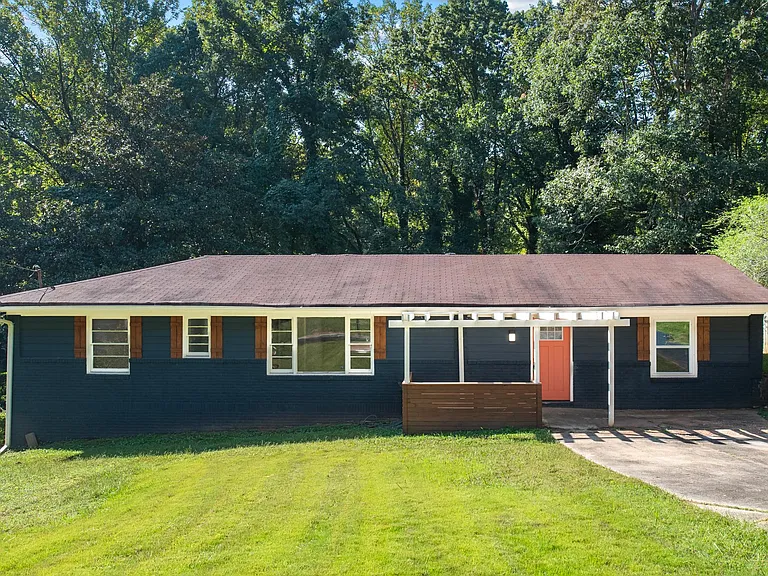 2809 Rockcliff Rd — Photo 2