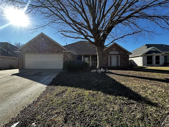 6013 Bent Creek Dr, Haltom City, TX 76137
