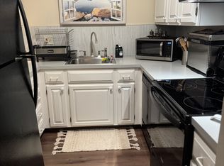 340 Sunderland Rd #B6, Worcester, MA 01604
