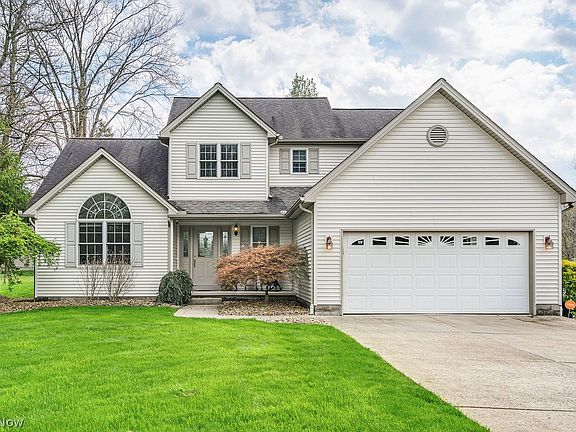 2nd image of 1201 Victory Hill Ln