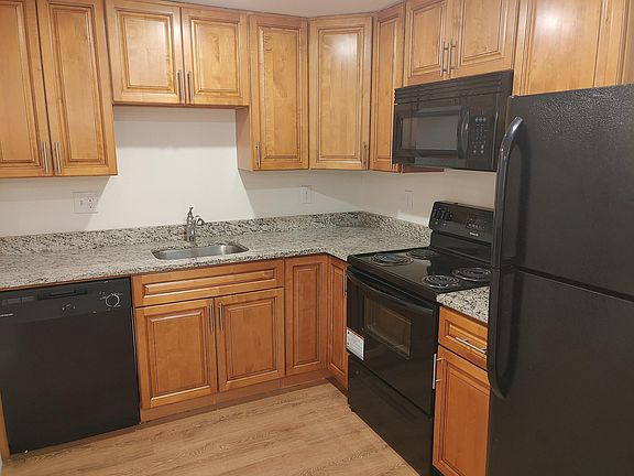 4th image of 324 Washington St APT 105