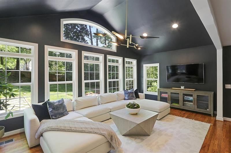 1st image of 3911 Wieuca Rd NE