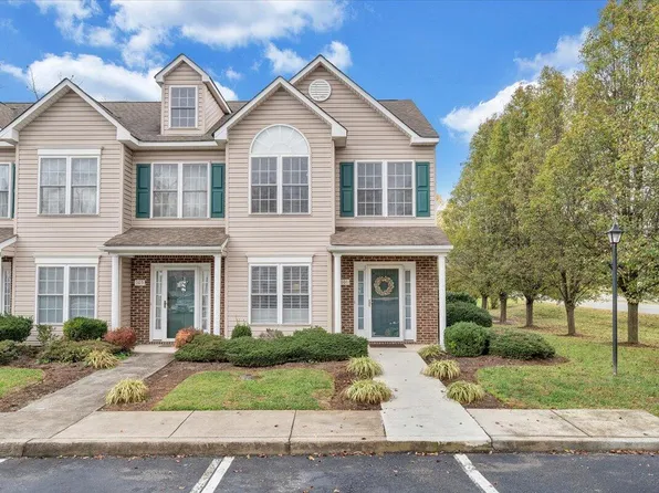 101 Gretchen Ct, Vinton, VA 24179