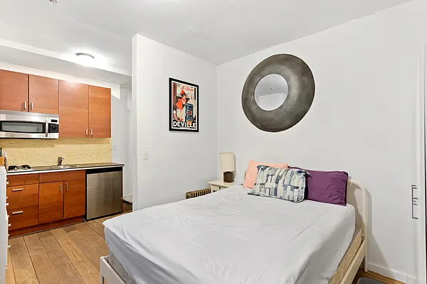 Rented by The Agency | media 9