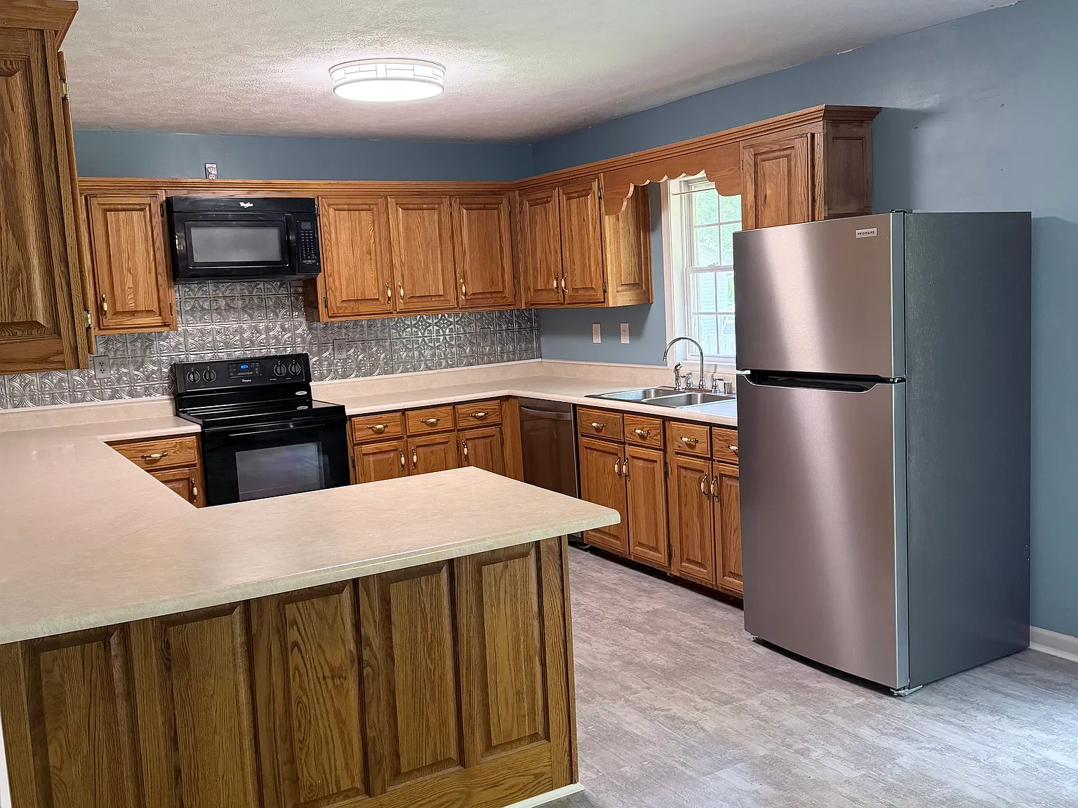 3 bed, 1316 sqft, $1,300 — Photo 4
