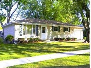 17 Concord Ave, South Elgin, IL 60177