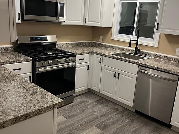 4th image of 139 N Seine Dr #1