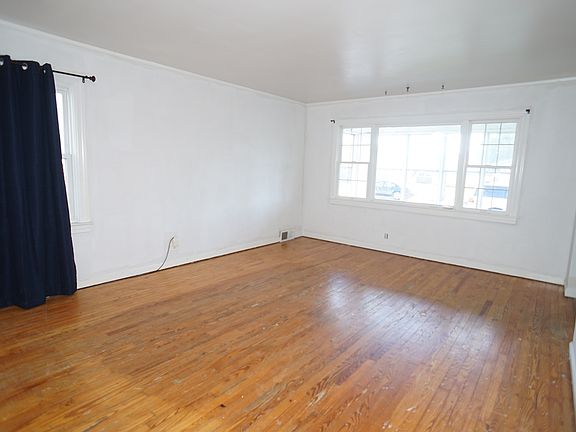 4th image of 127 N Smith St