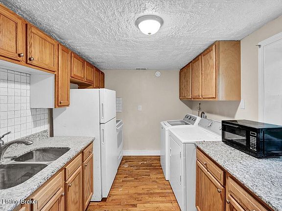3rd image of 2111 Duncan St