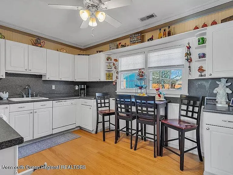 1725 3rd Ave — Photo 18