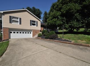 2775 Woodside Dr, Zanesville, OH 43701