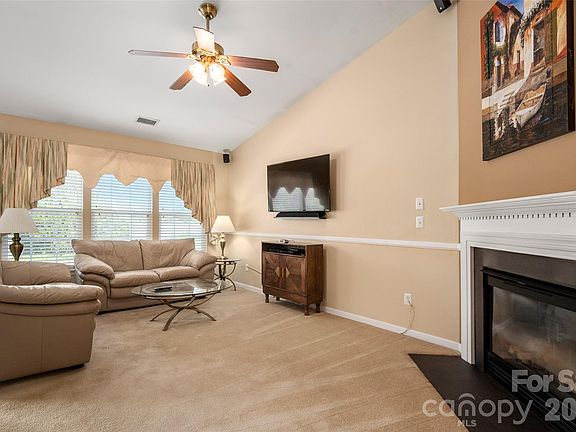 5th image of 3327 Covelo Ct